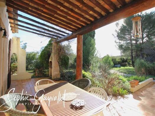 Maison à vendre 584 500 € 6 pièces 4 chambres 180 m² 2 572 m² de terrain Ventabren 13122