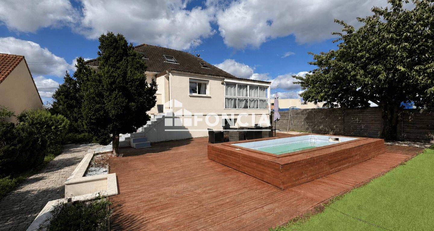 Maison 6 pièces 157 m² · à Ingré · 157,1 m² · 275 000 €