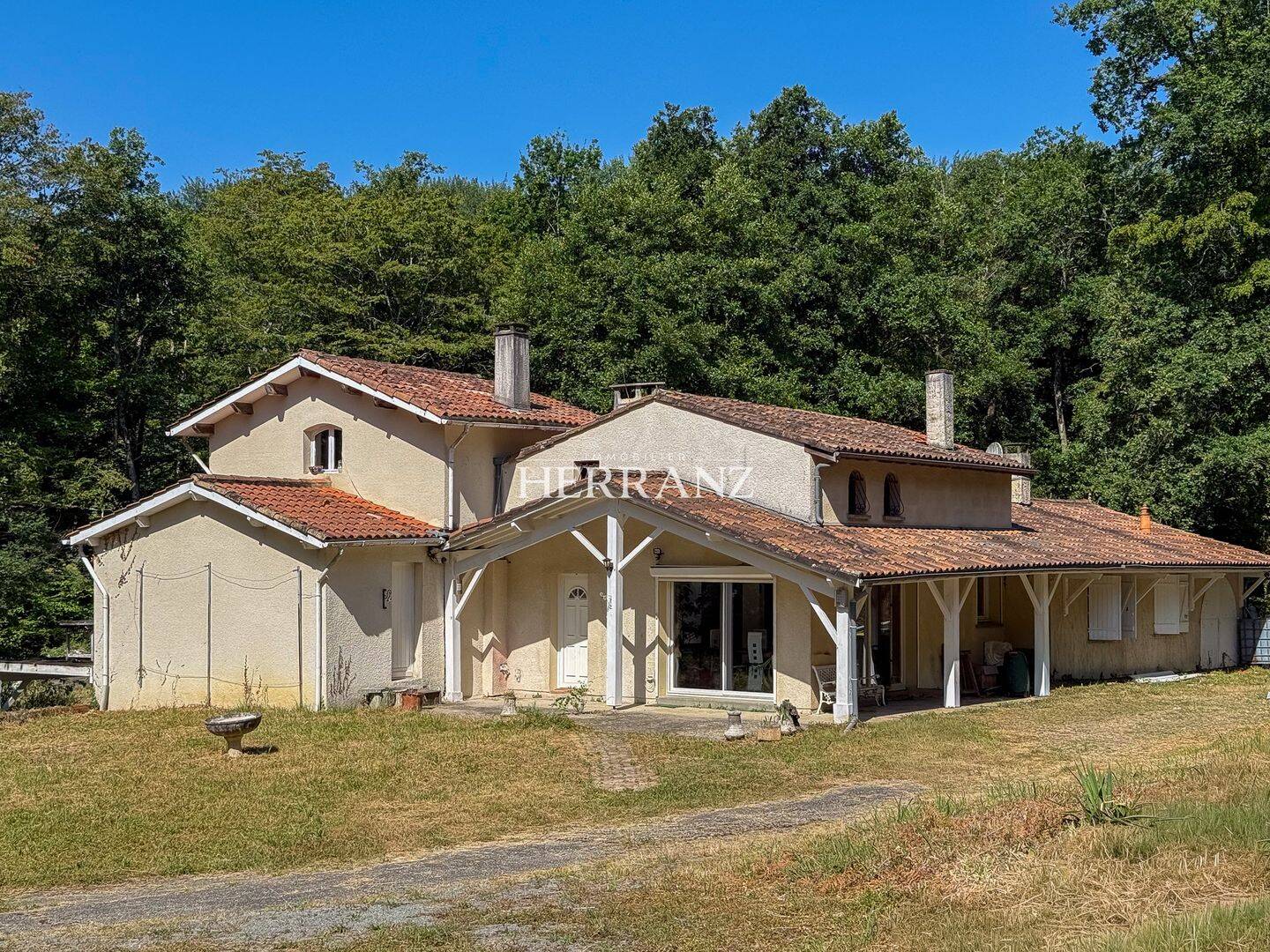 Maison 8 pièces 238 m² · à Targon · 238 m² · 340 000 €