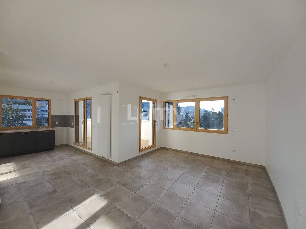 Appartement 3 pièces 74 m² · à Chambéry · 74,1 m² · 999 €