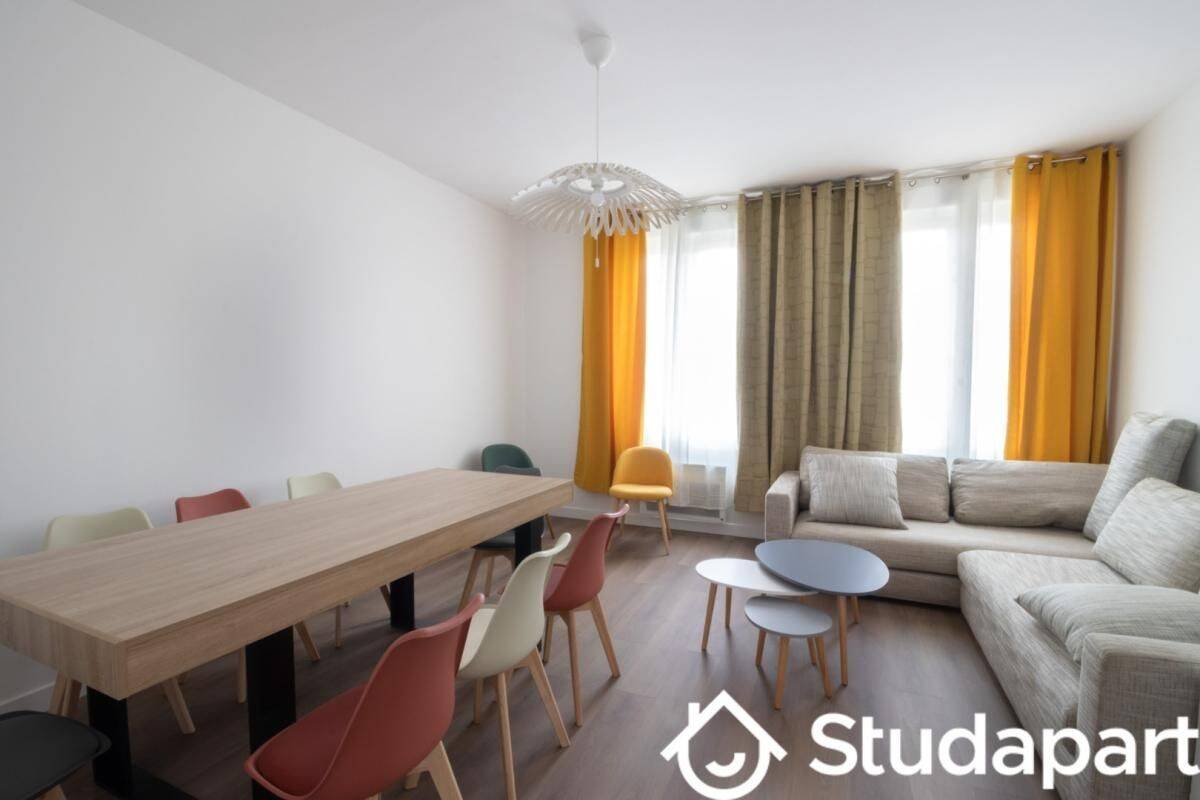 1 pièce 13 m² · à Cenon · 13 m² · 560 €