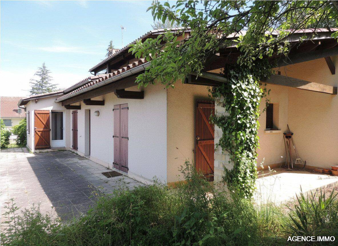 Maison 6 pièces 158 m² · à Villefranche-de-Rouergue · 158 m² · 147 000 €
