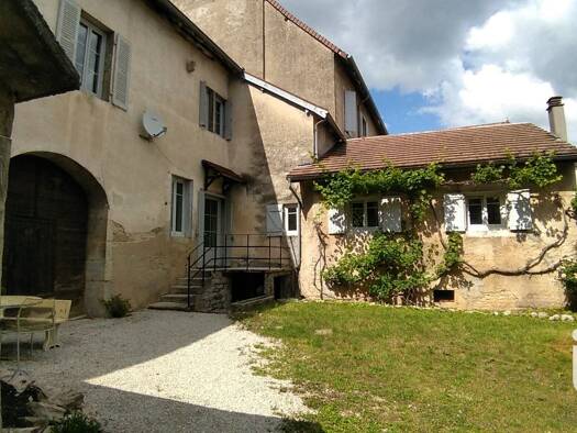 Immeuble à vendre 249 900 € 600 m² Orgelet 39270