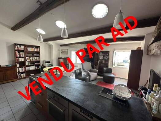 Appartement à vendre 189 000 € 3 pièces 2 chambres 70 m² Étage 3/3 Cuges-les-Pins 13780