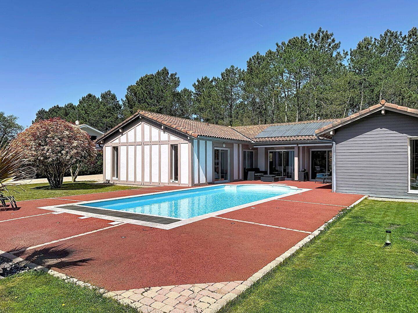 Maison 5 pièces 156 m² · à Azur · 156 m² · 810 000 €