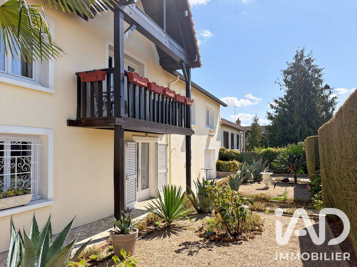 Maison 7 pièces 180 m² · à Champdeuil · 180 m² · 385 000 €