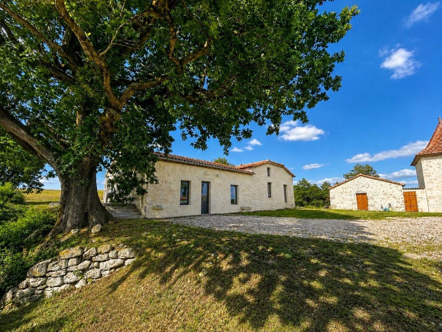 Maison 5 pièces 177 m² · à Saint-Caprais-de-Lerm · 177 m² · 440 000 €