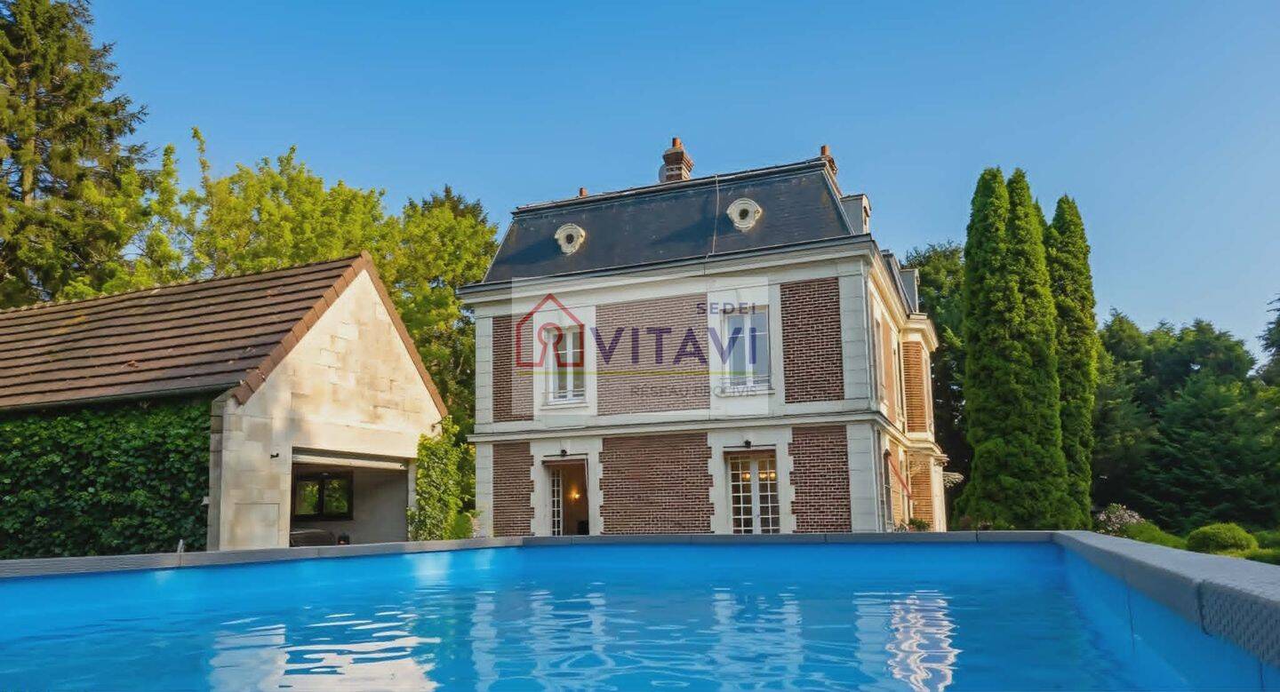 Maison 11 pièces 334 m² · à Beauvais · 334 m² · 590 000 €