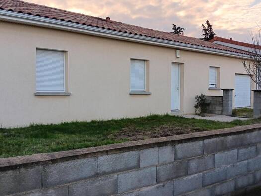 Maison de plain-pied à vendre 319 000 € 6 pièces 4 chambres 110 m² 502 m² de terrain Est Portes-lès-Valence 26800