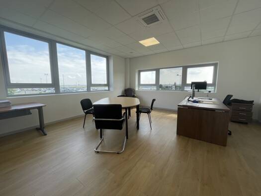 Espace bureau à louer 4 687 € 356 m² de bureaux divisible de 356 m² à 356 m² Tillé 60000