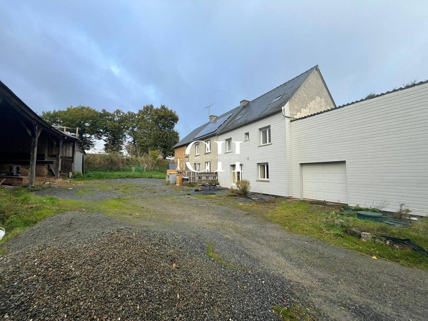 Élégante maison de caractère de 181 m²   Grand jardin à Sévignac