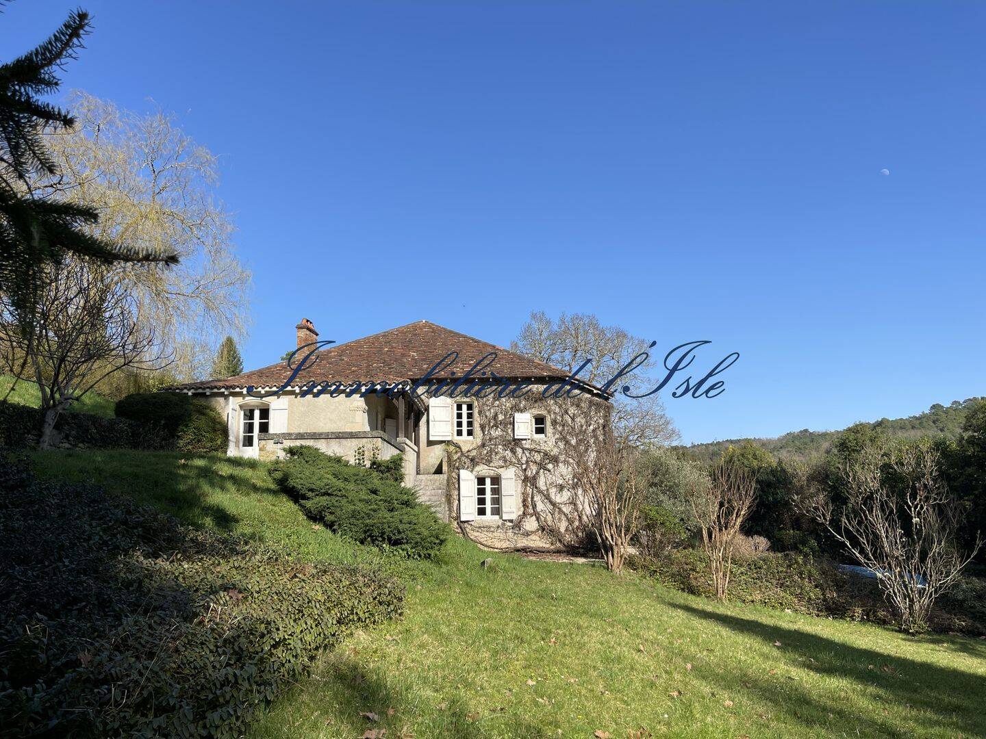 Maison 11 pièces 275 m² · à Chancelade · 275 m² · 330 000 €