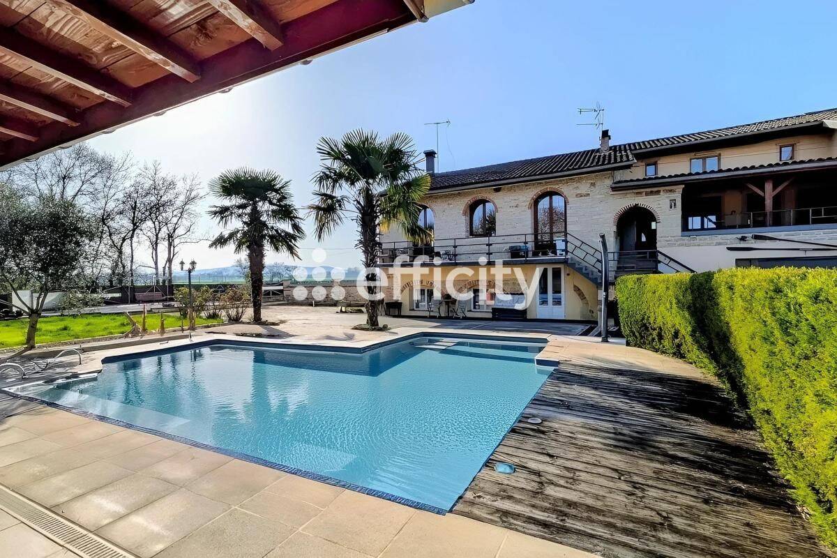 Maison 8 pièces 413 m² · à Tournus · 413 m² · 440 000 €