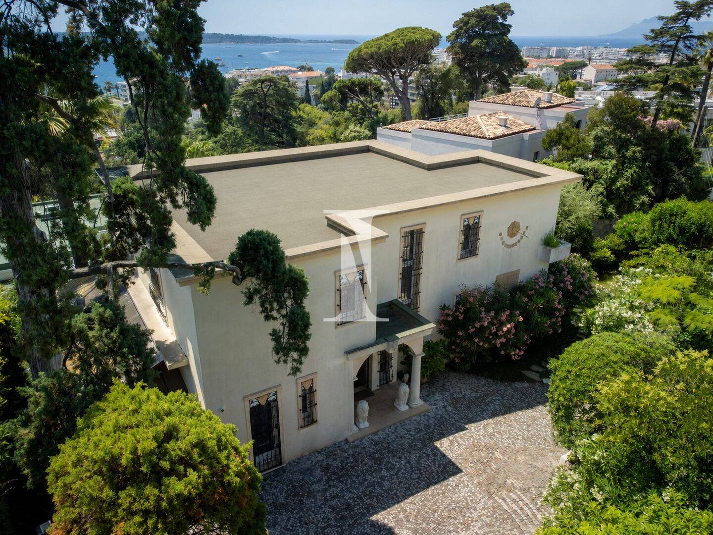 Maison 8 pièces 411 m² · à Cannes · 411 m² · 6 490 000 €