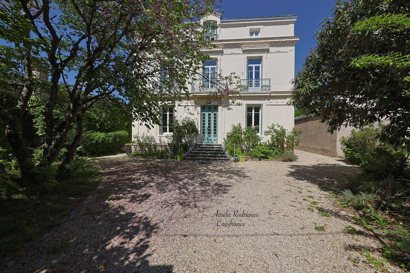 Maison 14 pièces 370 m² · à Bourg-en-Bresse · 370 m² · 850 000 €