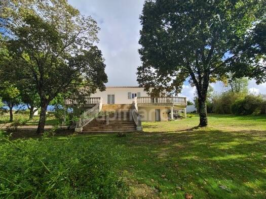 Maison à vendre 265 000 € 4 pièces 3 chambres 160 m² 8 590 m² de terrain Mirambeau 17150