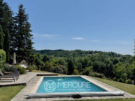 Demeure à vendre 680 000 € 12 pièces 7 chambres 302 m² 18 484 m² de terrain Clermont-Ferrand 63000