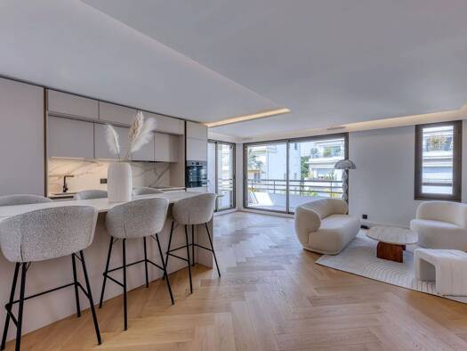 Appartement à vendre 1 190 000 € 4 pièces 3 chambres 82 m² Étage 3/5 Pointe Croisette Cannes 06400