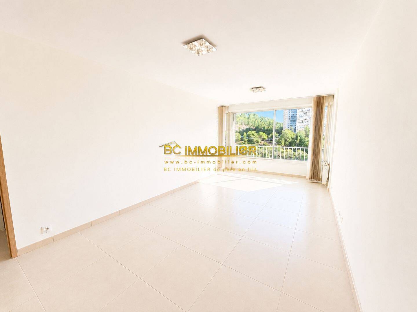 Appartement 4 pièces 82 m² · à Marseille 9ème Arrondissement · 82 m² · 235 000 €
