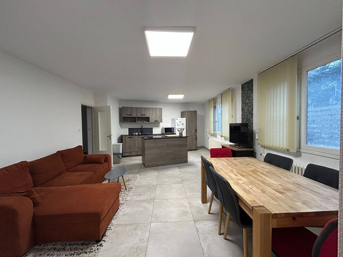 Appartement 5 pièces 71 m² · à Laval · 71 m² · 850 €
