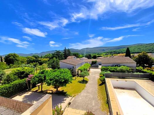 Duplex à vendre 162 000 € 5 pièces 4 chambres 81,6 m² Étage 2/3 Vallon-Pont-d'Arc 07150