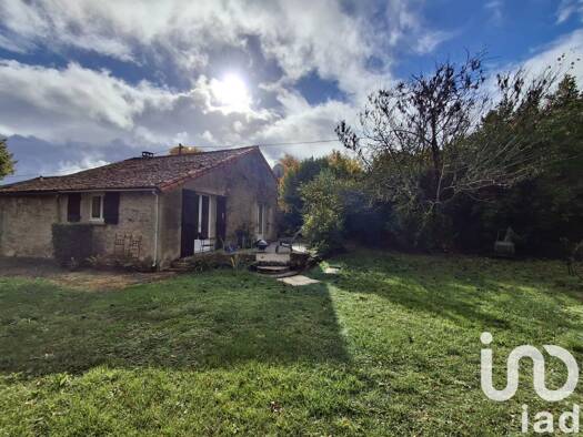 Demeure à vendre 161 000 € 3 pièces 2 chambres 90 m² 3 640 m² de terrain Auge-Saint-Médard 16170