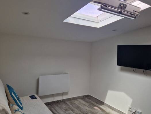 Appartement à louer 550 € 1 pièce 16 m² Étage 3/3 disponible dès maintenant Centre Vallauris 06220