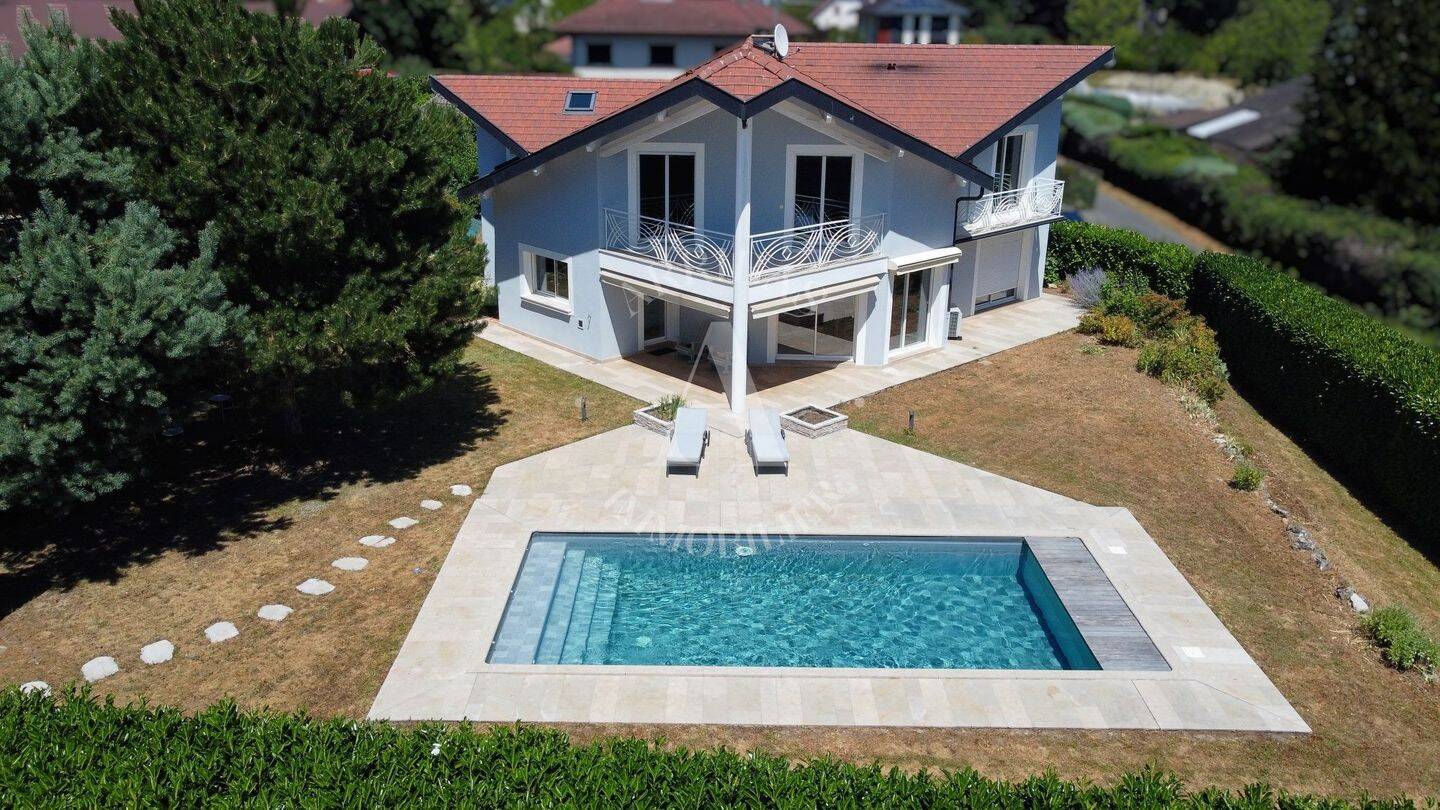 Maison 5 pièces 265 m² · à Prévessin-Moëns · 264,7 m² · 1 460 000 €
