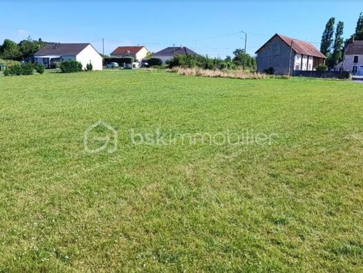 Terrain constructible viabilisé à vendre 29 500 € 1 801 m² de terrain La Guerche-sur-l'Aubois 18150