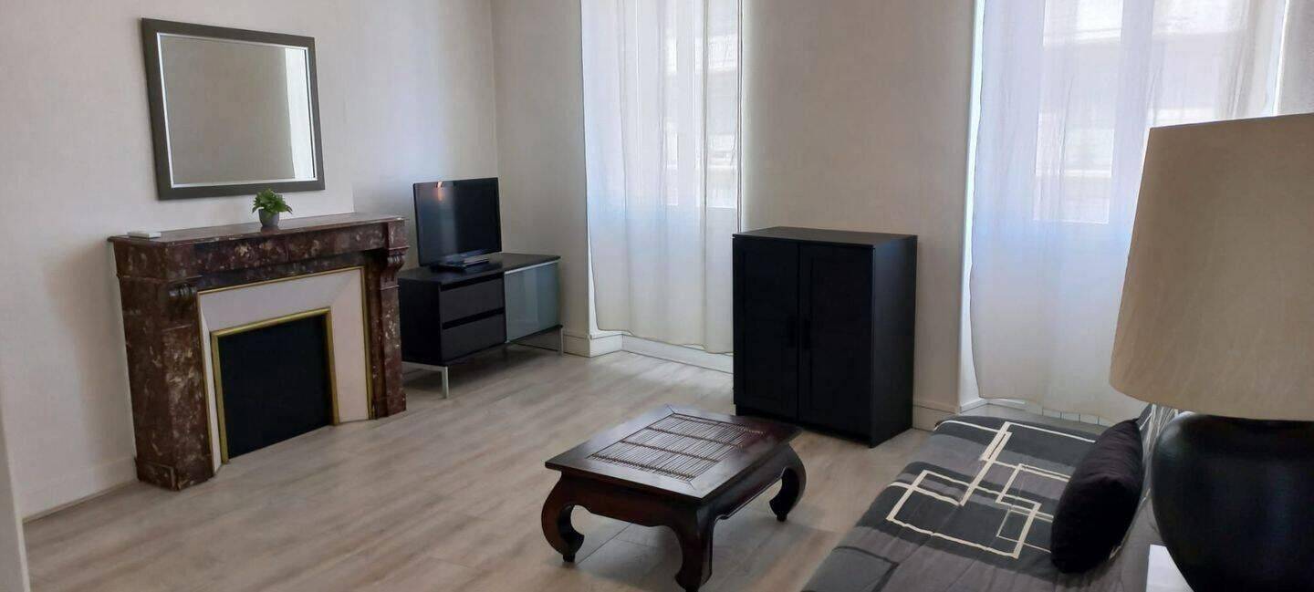 Appartement 2 pièces 43 m² · à Bordeaux · 43 m² · 881 €
