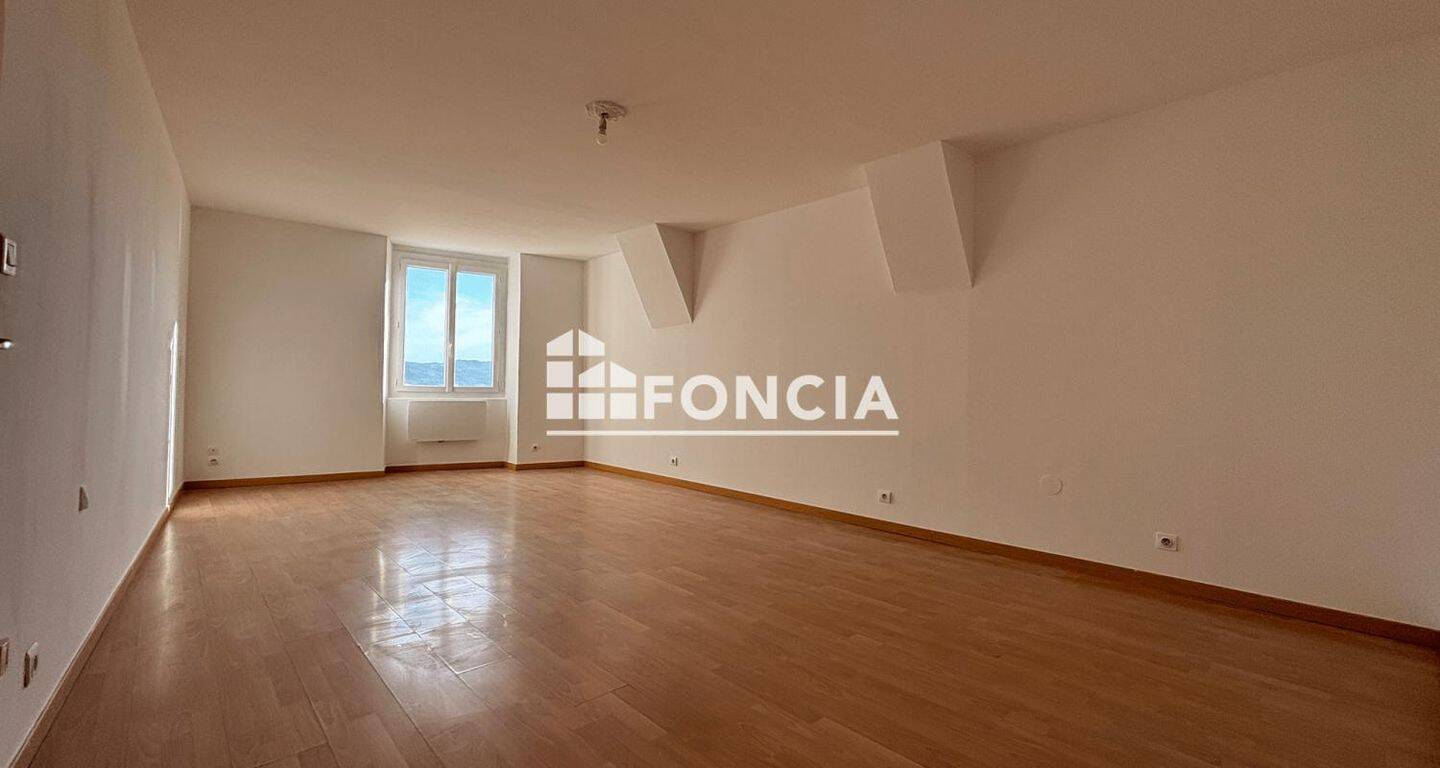 Appartement 2 pièces 72 m² · à Cadenet · 72 m² · 750 €/mois