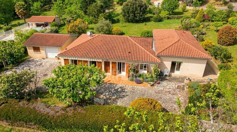 Maison 6 pièces 154 m² · à Vitrac · 154 m² · 265 000 €
