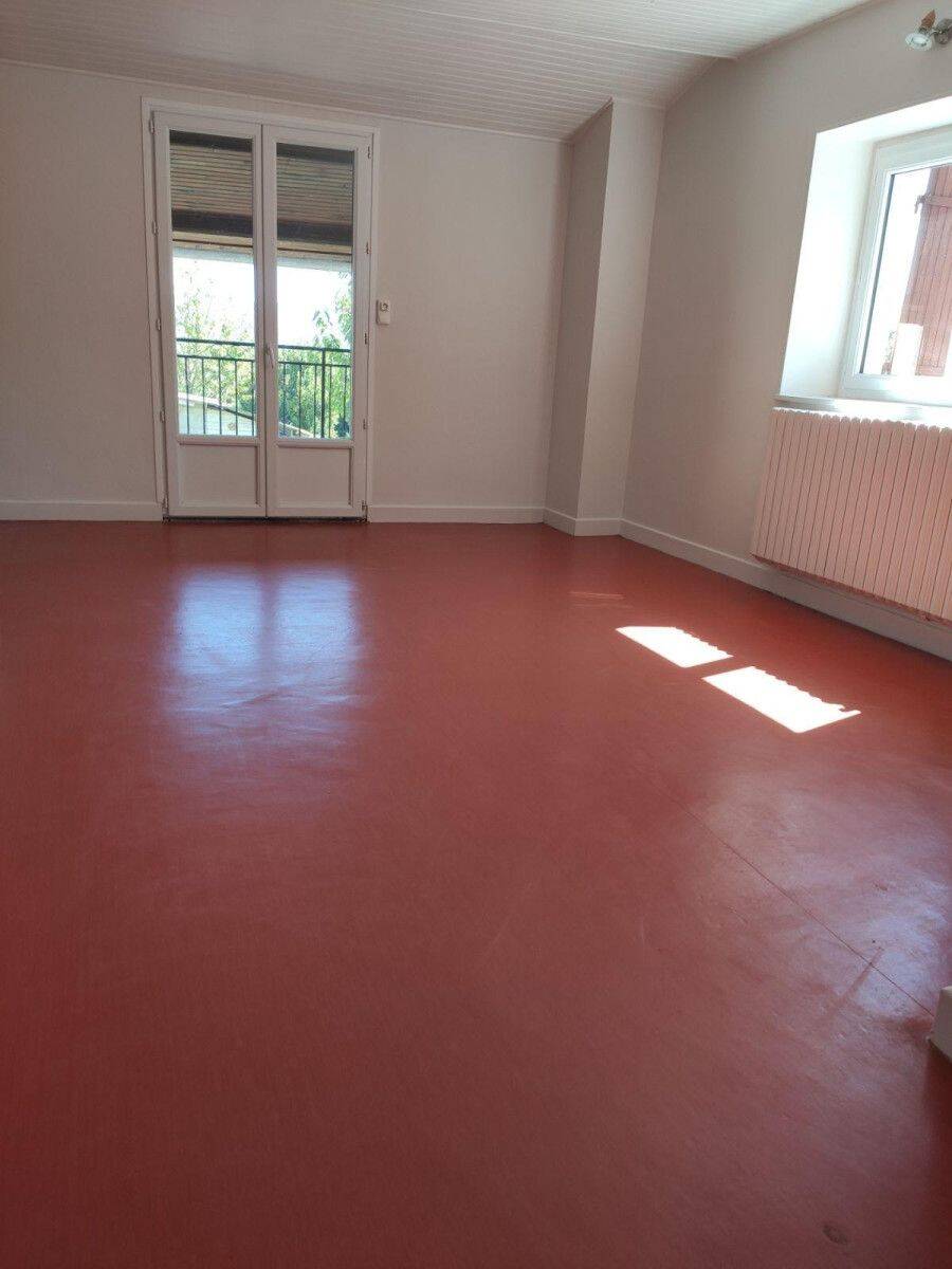 Maison 5 pièces 135 m² · à Villieu-Loyes-Mollon · 135 m² · 1 380 €