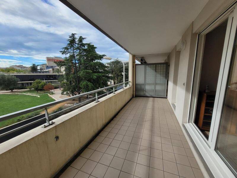 Appartement 3 pièces 65 m² · à Lyon 8ème Arrondissement · 64,8 m² · 999 €