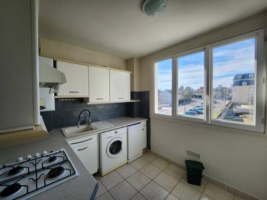 Appartement à louer 1 037 € 3 pièces 2 chambres 57,4 m² Étage 2/3 Le Mauregard Épinay-sur-Orge 91360