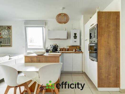 Appartement à vendre 249 000 € 3 pièces 2 chambres 65 m² RDC/4 Centre Ville Saint-Priest 69800