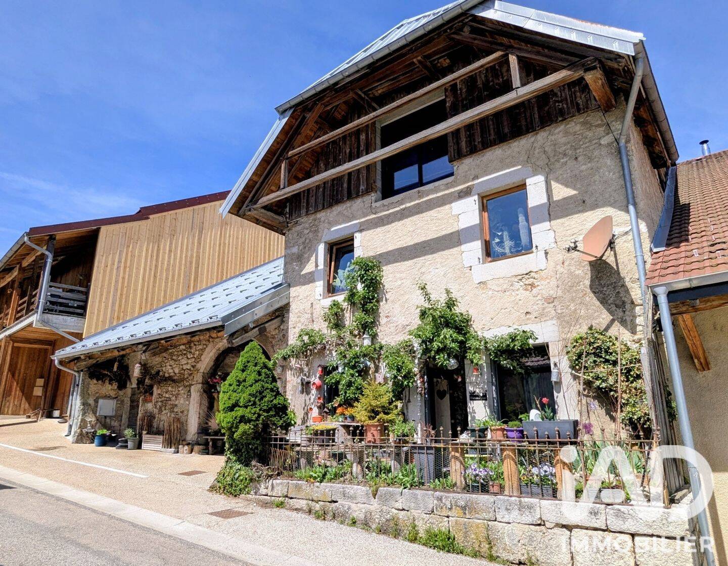 Appartement 7 pièces 220 m² · à Rochejean · 220 m² · 370 000 €