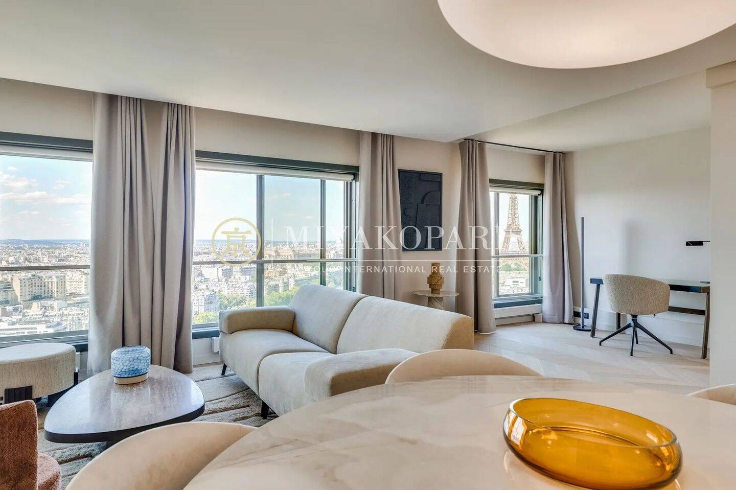 Appartement 5 pièces 133 m² · à Paris 15ème Arrondissement · 133 m² · 11 500 €/mois