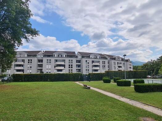 Appartement à louer 911 € 2 pièces 1 chambre 48,3 m² RDC/1 Haut Meylan Meylan 38240