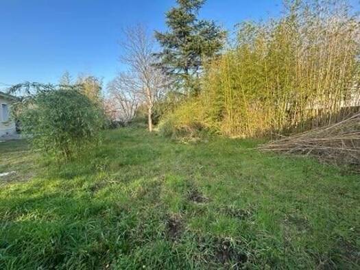 Terrain constructible viabilisé à vendre 72 000 € 696 m² de terrain Ma Campagne-Petit Fresquet Angoulême 16000