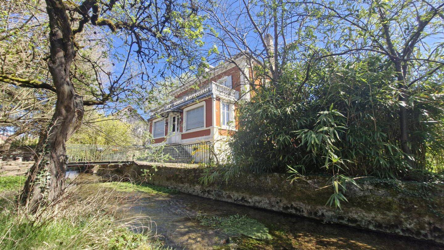 Maison 8 pièces 260 m² · à Delle · 260 m² · 395 000 €