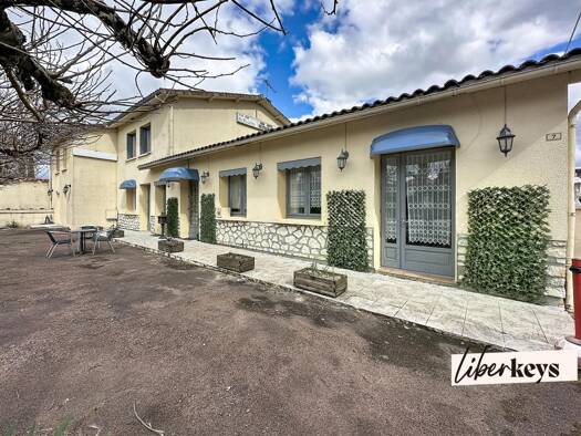 Maison à vendre 420 000 € 14 pièces 12 chambres 428 m² 1 448 m² de terrain Saint-Romain 16210