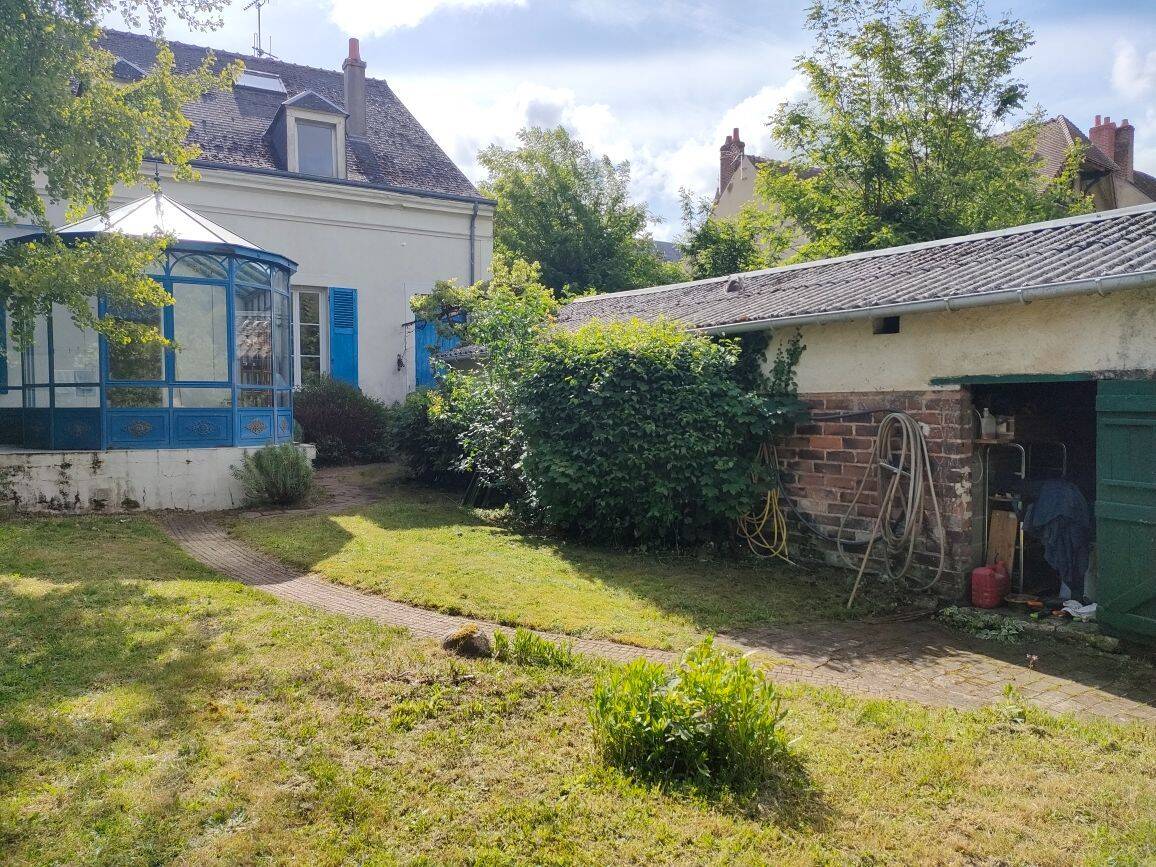 Maison 8 pièces 280 m² · à Cloyes-les-Trois-Rivières · 280 m² · 250 000 €