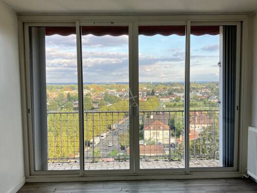 Appartement à vendre 99 000 € 2 pièces 1 chambre 48 m² RDC/10 Le Hameau Pau 64000