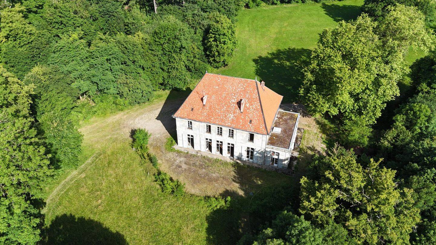 Maison 26 pièces 882 m² · à Besançon · 881,5 m² · 1 500 000 €