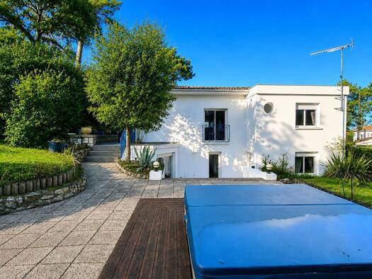 Maison à vendre 694 925 € 6 pièces 4 chambres 140 m² 602 m² de terrain Nord Est Vallieres Saint-Georges-de-Didonne 17110