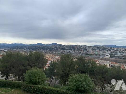 Appartement à vendre 550 000 € 4 pièces 3 chambres 144,6 m² RDC Saint-Laurent-du-Var 06700