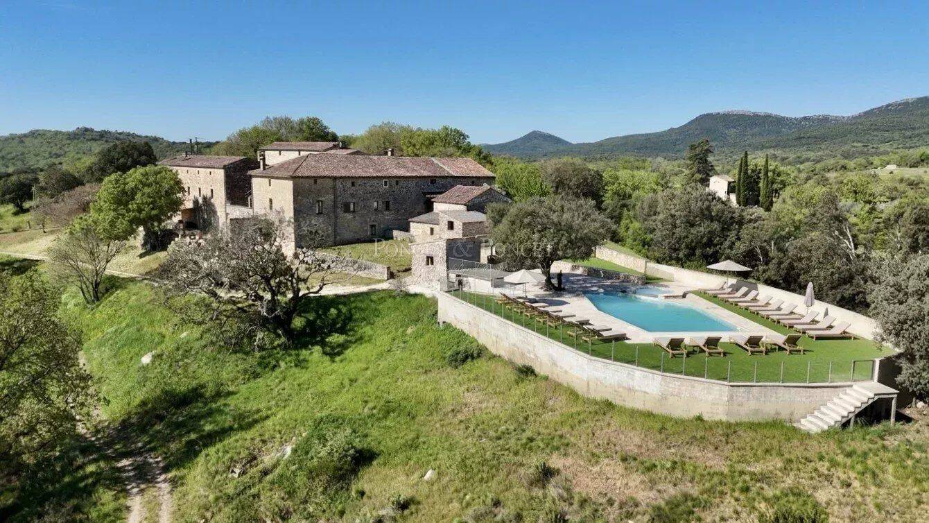 Domaine de caractère sur 50 hectares avec activité d’accueil et