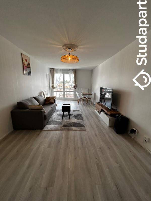 1 pièce 11 m² · à Le Petit-Quevilly · 11 m² · 450 €