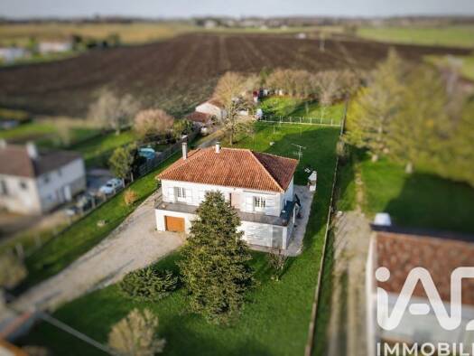 Maison à vendre 229 500 € 8 pièces 5 chambres 200 m² 4 077 m² de terrain Chasseneuil-sur-Bonnieure 16260